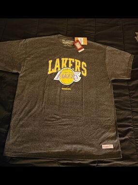Los Angeles Lakers Mitchell & Ness T-Shirt Extra Large New With Tags